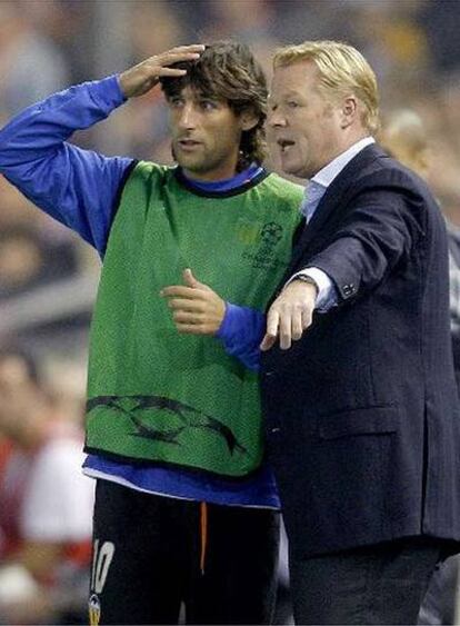 Koeman, con Albelda, en su primer día como técnico valencianista