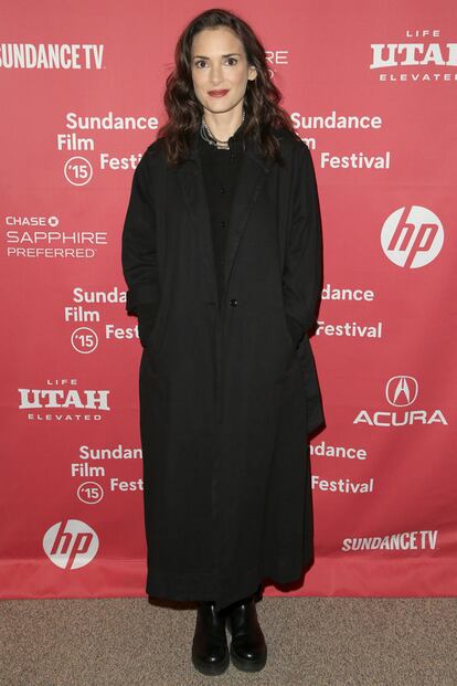 También en Sundance pudimos ver, de riguroso negro, a Winona Ryder. La actriz presentó la película que co-protagoniza junto a Taryn Manning, Experimenter. Aunque su estilismo no era nada del otro mundo, Winona siempre nos gusta.