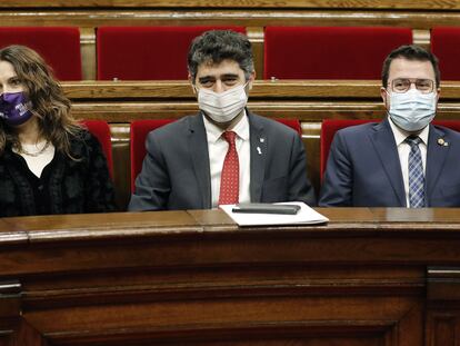 Desde la izquierda, los consejeros Roger Torrent (Empresa) y Laura Vilagrà (Presidencia), el vicepresidente Jordi Puigneró y el 'president' Pere Aragonès.