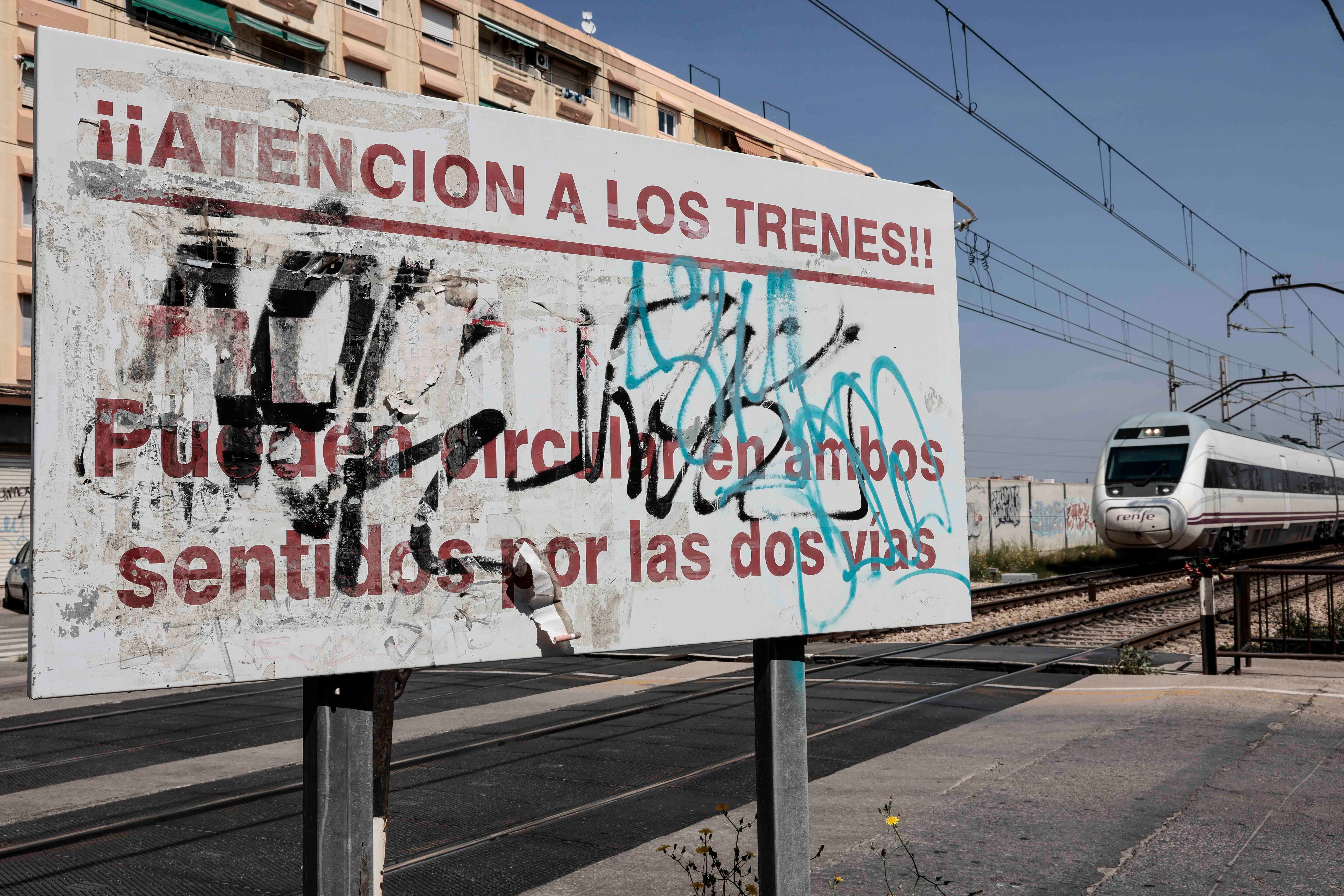 Muere arrollado por un tren entre Alfafar y Catarroja al cruzar por un paso indebido