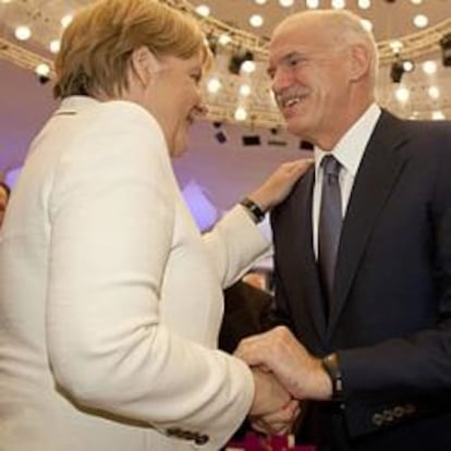 Papandreu promete a Merkel que cumplirá a rajatabla el plan de ajuste