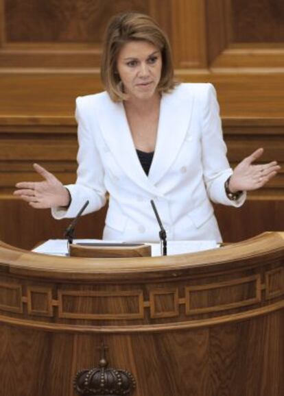 La nueva presidenta de Castilla la Mancha, María Dolores de Cospedal, durante su intervención hoy en la segunda jornada del debate de su investidura.