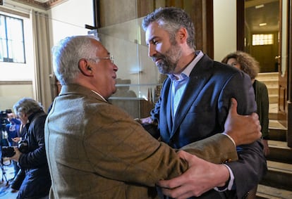 António Costa felicitaba en Lisboa el pasado 17 de diciembre a su sucesor Pedro Nuno Santos, tras ganar las primarias para secretario general del Partido Socialista portugués.