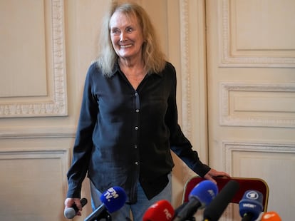 Annie Ernaux, tras ganar el Nobel el 6 de octubre, antes de dar una conferencia de prensa en Paris.