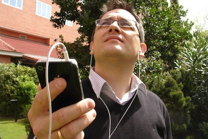 Miguel Lizondo, con su aplicación de sonido aumentado.