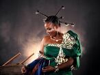 Iyenga, congoleña, es una de las artistas que participan en el  Salón de la Escale Bantoo.