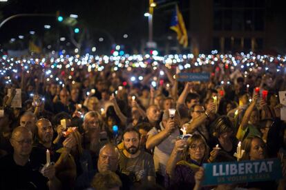 People in Barcelona protesting the decision to imprison civil society leaders without bail in a sedition probe.