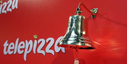 Campana del reestreno de Telepizza en Bolsa en abril de 2016.