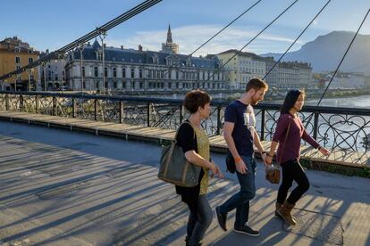 El puente peatonal de Saint-Laurent, en Grenoble. 