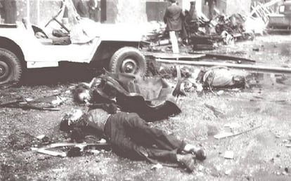 Víctimas civiles del bombardeo de los golpistas.