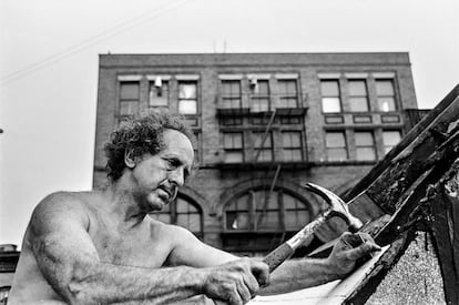 ‘Reparando el tejado, 7 Bleecker Street, Nueva York’ (1981).