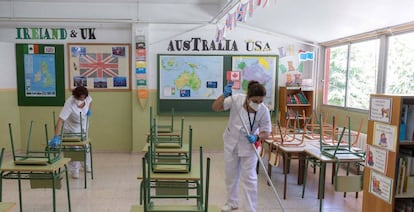 Cleaners working in a classroom at San Juan school in Murcia as part of the new coronavirus routine.