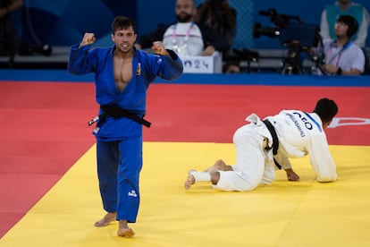 El judoca Francisco Garrigós, tras ganar la medalla de bronce en judo masculino contra el georgiano Guiorgui Sardalashvili.