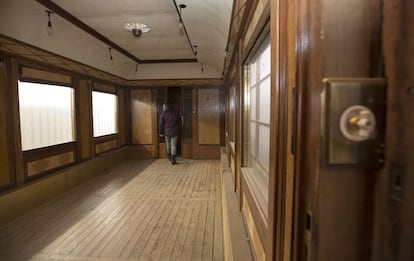 The meeting room, the largest area of the train carriage.