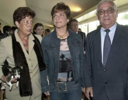 Arantxa Sánchez Vicario, junto a sus padres