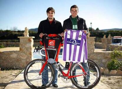 Pedro y Luis León, en su casa de Mula, en Murcia.