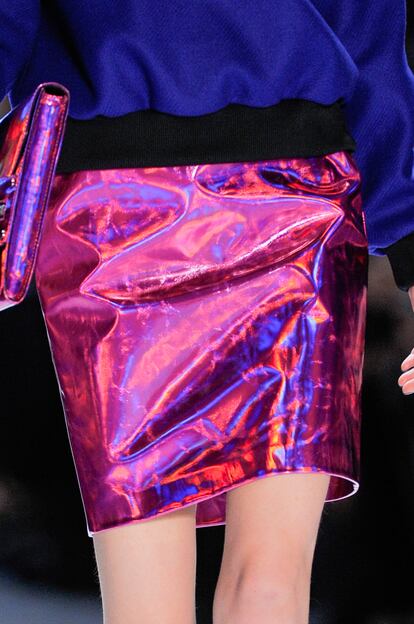 Milly apuesta por brillos holográficos con el fucsia como base para otoño-invierno 2013-14.