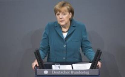 La canciller alemana Angela Merkel durante una sesi&oacute;n especial en el Bundestag, la C&aacute;mara Baja del Parlamento, en Berl&iacute;n (Alemania).