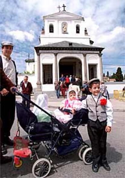 Visitantes de la ermita de San Isidro.