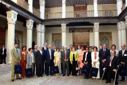 La ministra de Educación, María Jesús San Segundo, y el presidente castellanomanchego, José María Barreda, en el centro, con los congresistas.