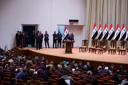 El nuevo primer ministro de Irak, Mustafa al Kadhimi, durante su intervención ante el Parlamento.