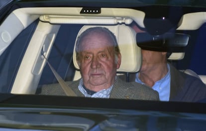 Juan Carlos I, tras visitar a su sobrina Simoneta Gómez Acebo en un hospital madrileño, en enero de 2020.