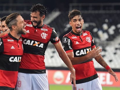 Diego e Henrique Dourado, duas das principais contratações do Flamengo nos últimos anos.