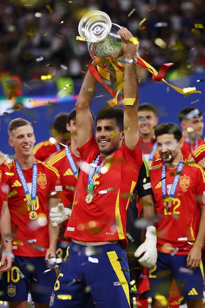 Rodri of Spain celebrates with the UEFA Euro 2024 Henri Delaunay Trophy after his team's victory in the UEFA EURO 2024 final match