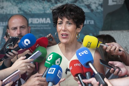 La ministra de Inclusión, Seguridad Social y Migraciones, Elma Saiz, durante una declaración a los medios.