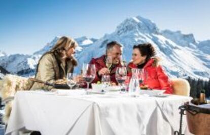 Terraza-restaurante en la estación austriaca de Lech.