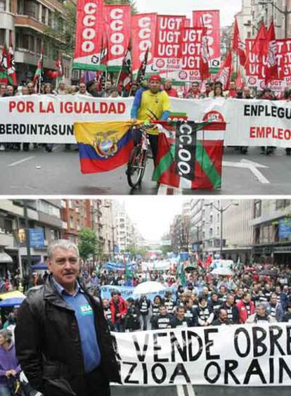 Un inmigrante en bicicleta con las banderas de Ecuador y CCOO encabeza la manifestación de las centrales no nacionalistas. Abajo, el secretario general de ELA, José Elorrieta, en la tribuna antes de pronunciar su discurso.