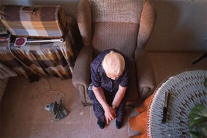 En ocasiones, si los ancianos permanecen solos en casa, se produce una situación de desconsuelo.