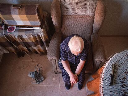 En ocasiones, si los ancianos permanecen solos en casa, se produce una situación de desconsuelo.