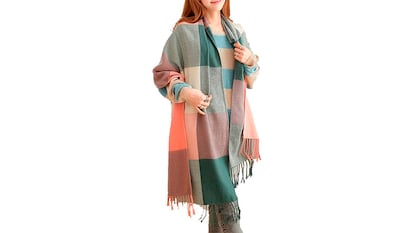 Regalos 15 Amigo invisible sobre fondo blanco.