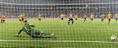 Aduriz marca el definitivo 4 a 0, que da una importante ventaja al equipo de Bilbao de cara al partido de vuelta.