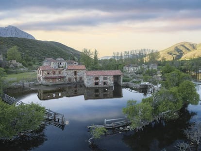 El pueblo de Camposolillo, despoblado como consecuencia de la construcción del embalse del Porma (León).