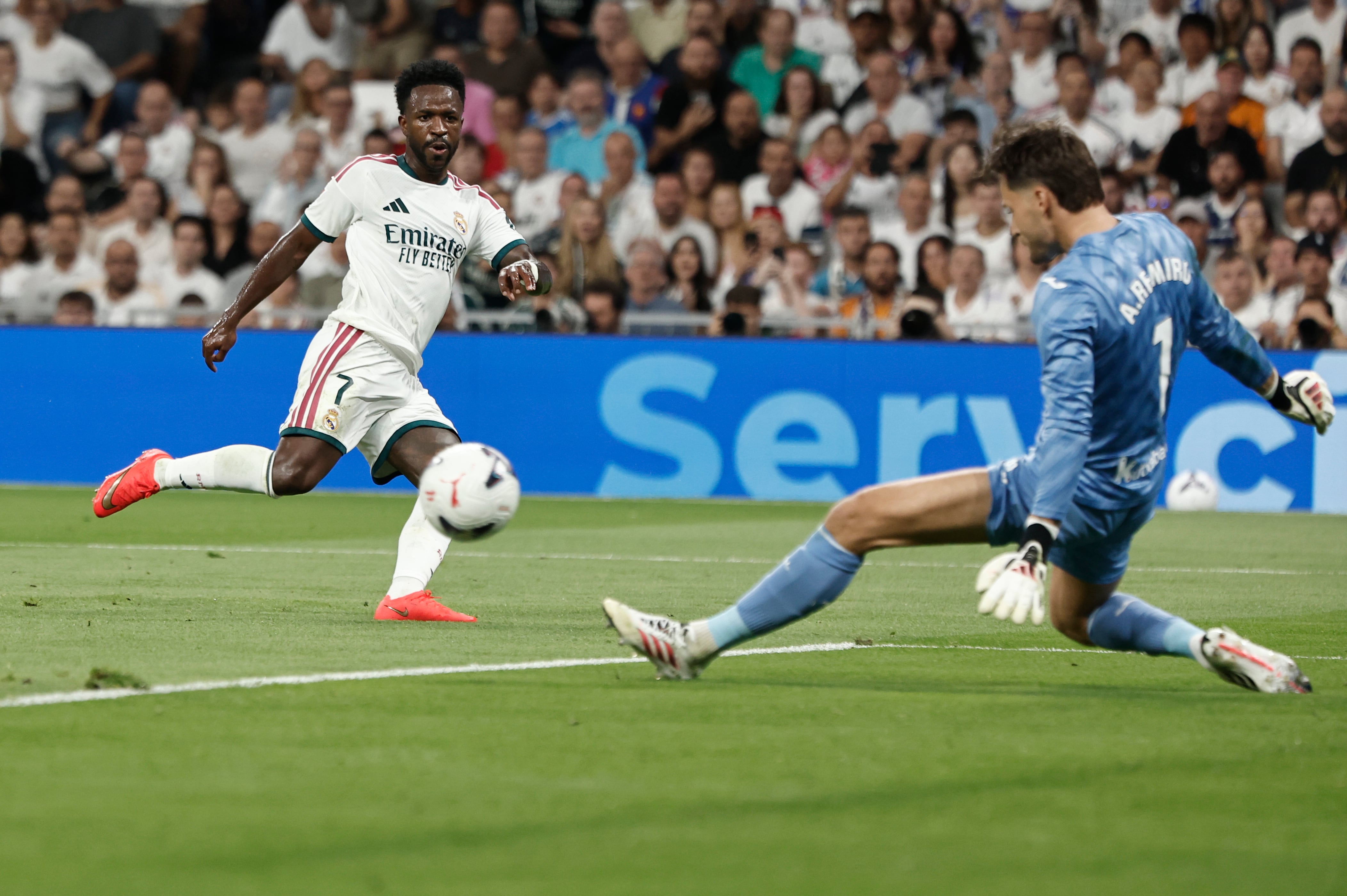 Real Madrid - Real Sociedad en directo | Remiro y Courtois evitan los primeros goles