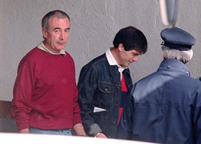 Ibon Muñoa, a la izquierda, condenado por el secuestro y asesinato de Miguel Ángel Blanco, en el juicio.