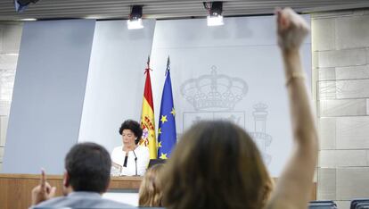 Isabel Celaá durante la rueda de prensa posterior al Consejo de Ministros. 