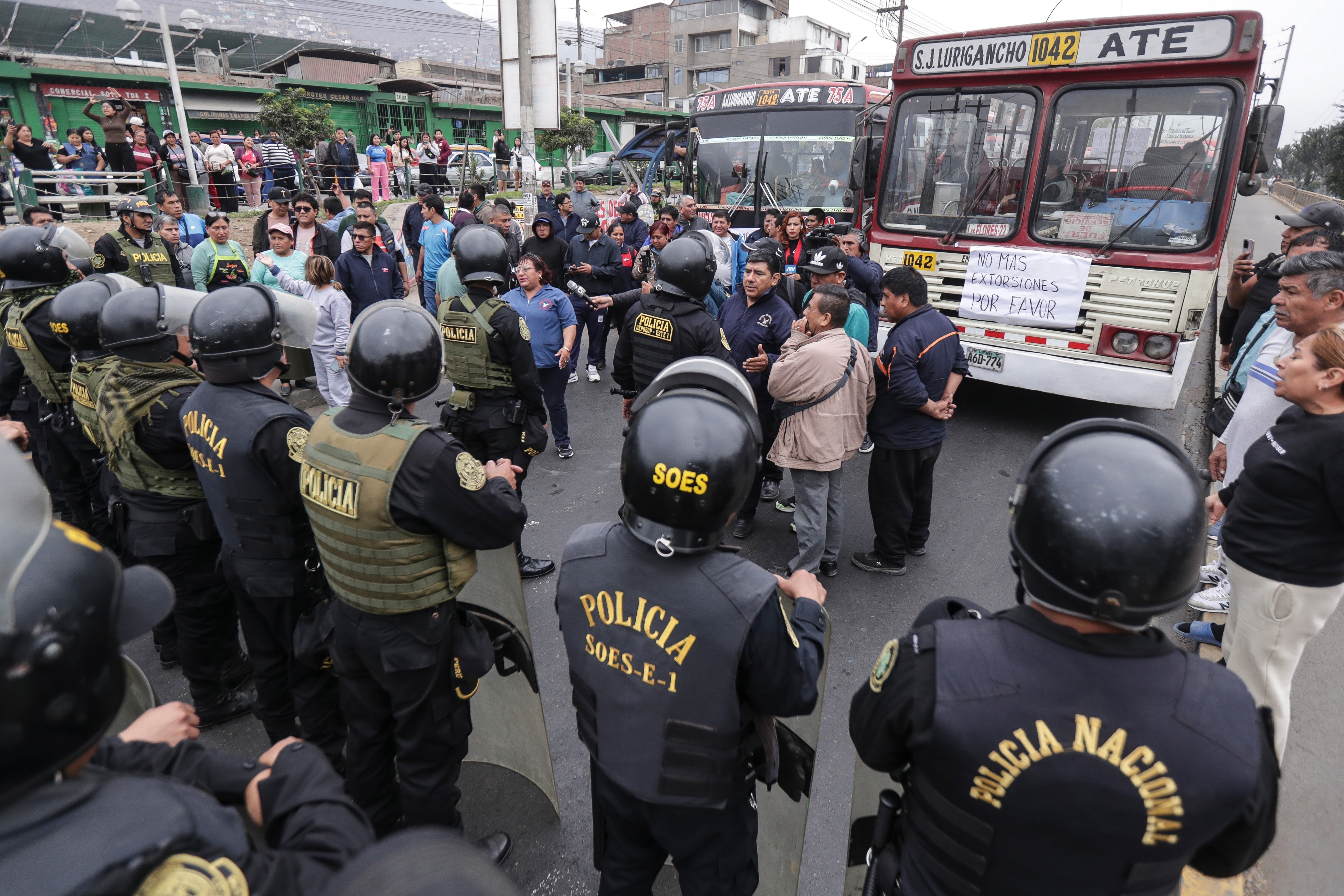 Las mafias han asesinado este año a 180 conductores de autobuses que se negaron a pagar la extorsión en Perú