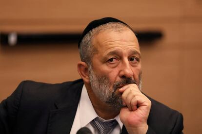 FILE PHOTO: Israel's Interior Minister Aryeh Deri, leader of the ultra-Orthodox Shas party, attends a meeting at the Knesset, Israel's parliament, in Jerusalem September 13, 2017. REUTERS/Ammar Awad/File Photo