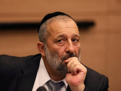 FILE PHOTO: Israel's Interior Minister Aryeh Deri, leader of the ultra-Orthodox Shas party, attends a meeting at the Knesset, Israel's parliament, in Jerusalem September 13, 2017. REUTERS/Ammar Awad/File Photo