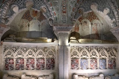 Sepulcros mudéjares, del siglo XVI, en la iglesia de San Esteban.