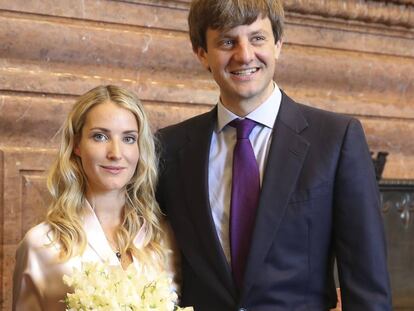 Ekaterina Malysheva y Ernst August de Hannover, este jueves tras su boda civil en el Ayuntamiento de Hannover.