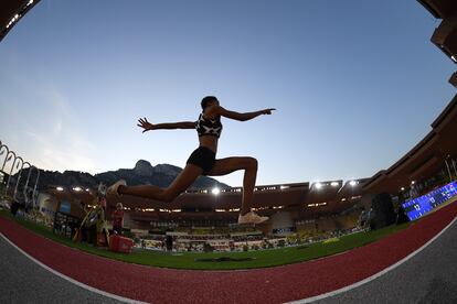La atleta venezolana Yulimar Rojas salta el pasado 14 de agosto en el estadio Louis II de Mónaco.