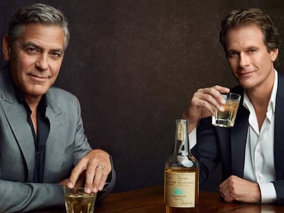 George Clooney y Rande Gerber, bebiendo Casamigos.