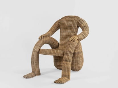 La 'Nalgona Chair', de Chris Wolston, que puede verse en la exposición 'The Chair' en Nueva York, está realizada en mimbre colombiano del Amazonas. |