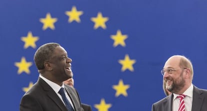 Martin Schulz (dcha), junto a Denis Mukwege, premio Sájarov 2014.