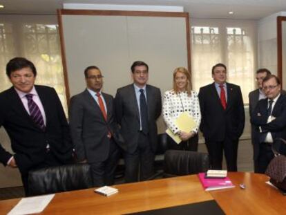 Reunión de los representantes de todos los partidos asturianos hoy en Oviedo antes del Pleno de la Junta General del Principado.