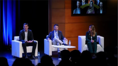 Juan Lobato, Pedro Muñoz Abrines y Alejandra Jacinto, durante el debate.